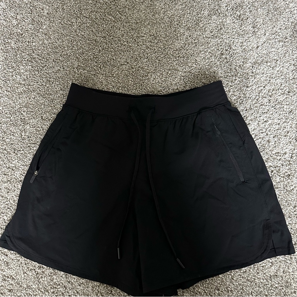 Lululemon license to train short